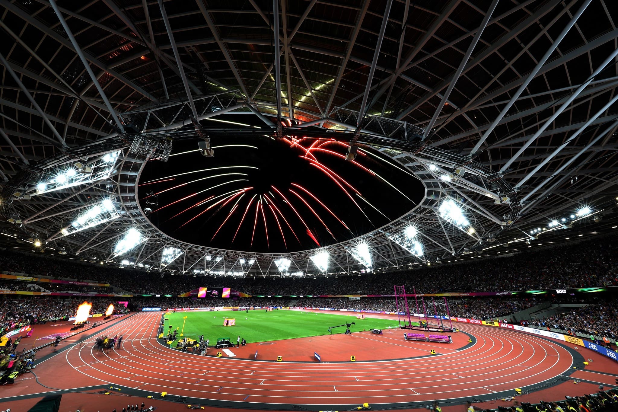 Закрытие стадиона. Олимпийский стадион Лондон 2020. Стадионы Олимпийские лёгкая атлетика. Стадион для легкой атлетики. Доха стадион легкоатлетический.