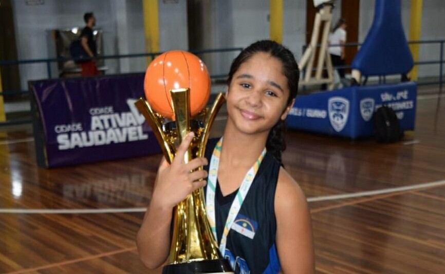Aos 11 anos a conquistar troféus (Foto: Arquivo pessoal)