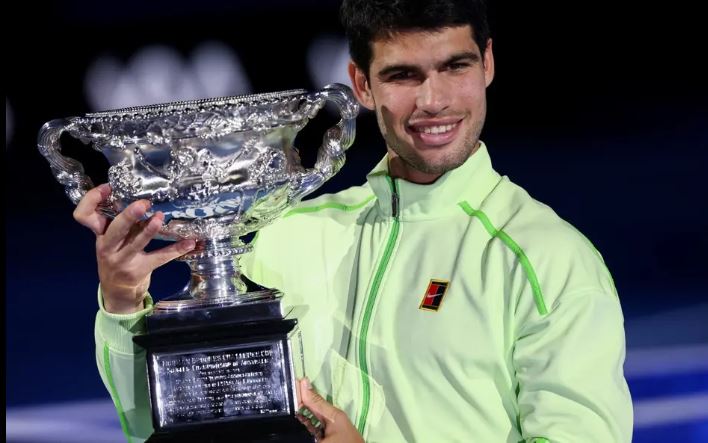 Carlos Alcaraz fecha o ciclo em Melbourne
